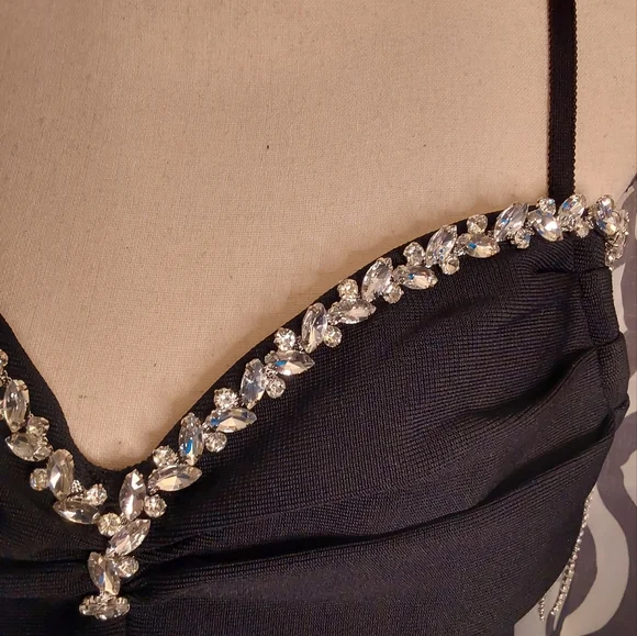 Elegant Black Dress with Rhinestone Accents - Picture 4 of 7